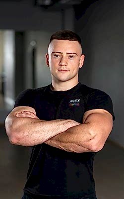 Инструктор тренажерного зала Яковлев Максим